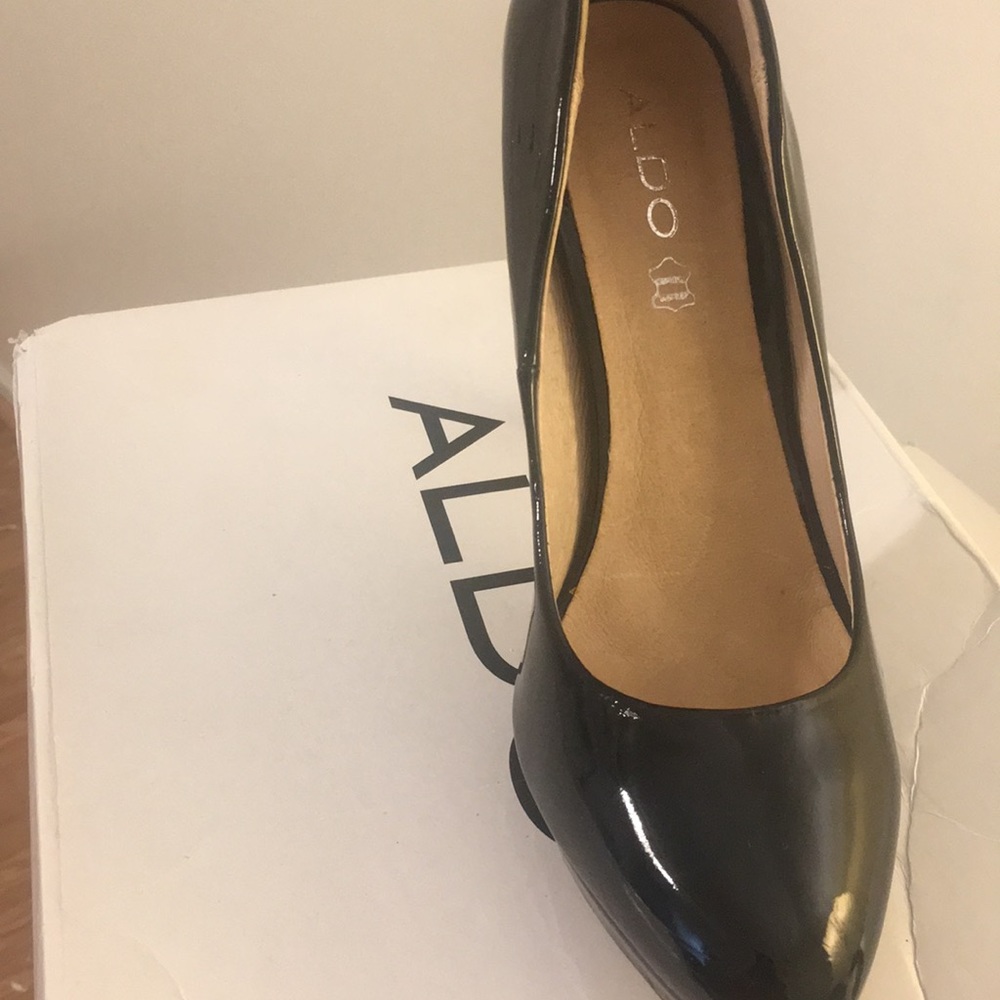 Shoes - Picture 2 of 3